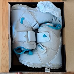 Burton girl snowboarding boots 10C